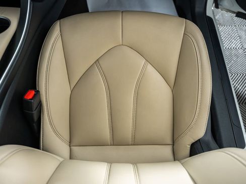 Used 2020 Toyota Avalon XLE w/ Moonroof Package image 32