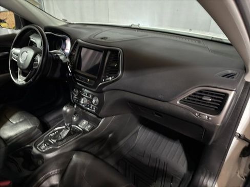 Used 2021 Jeep Cherokee Latitude Lux w/ Comfort/Convenience Group image 24