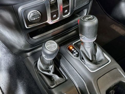 Used 2019 Jeep Wrangler Sport AWD/4WD image 16