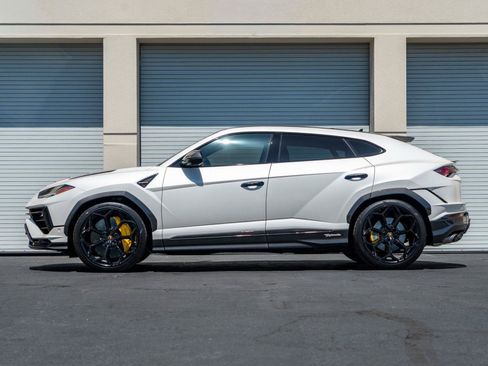Used 2024 Lamborghini Urus Performante AWD/4WD image 12