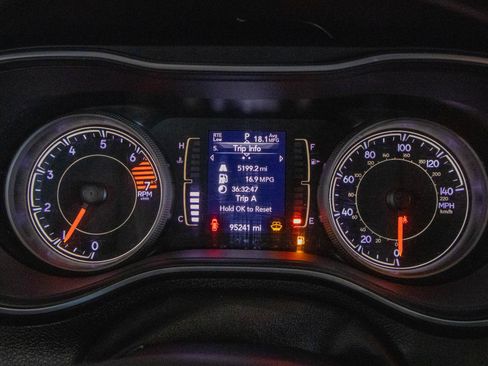 Used 2021 Jeep Cherokee Latitude image 14