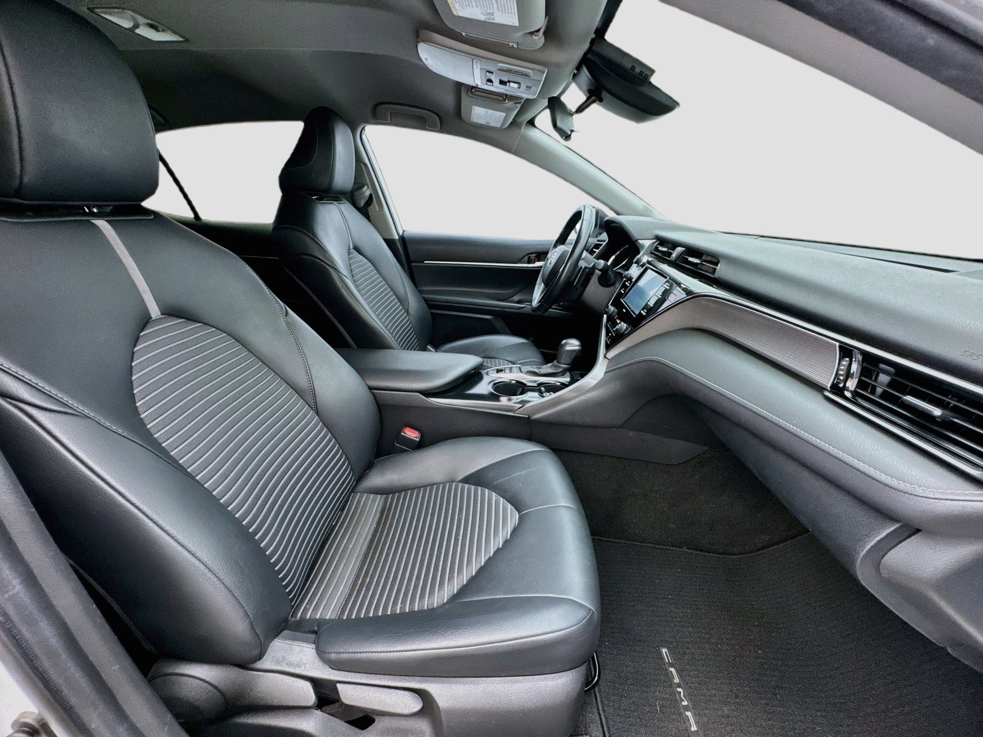 Used 2020 Toyota Camry SE w/ Carpet Mat Package FWD image 18