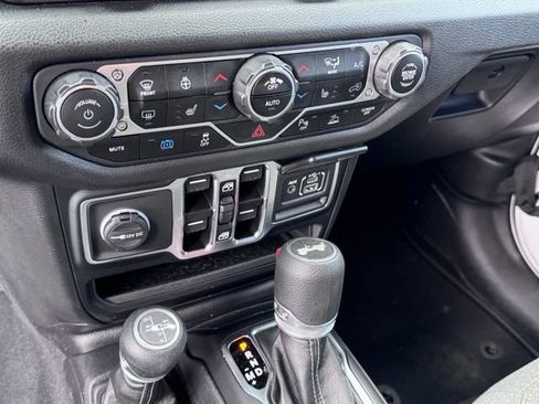 Used 2024 Jeep Wrangler Unlimited w/ Convenience Group AWD/4WD image 25