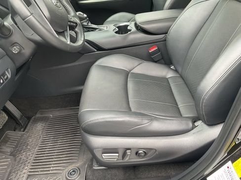Used 2024 Toyota Venza Limited AWD/4WD image 11