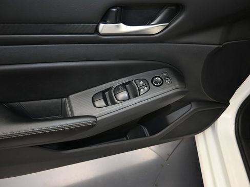 Certified 2025 Nissan Altima 2.5 SV FWD image 11