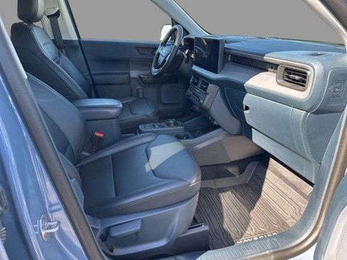 Used 2025 Ford Maverick Lariat w/ Black Appearance Package AWD/4WD image 11