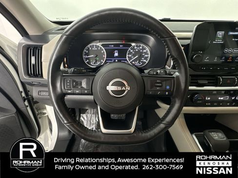 Used 2022 Nissan Pathfinder SL image 12
