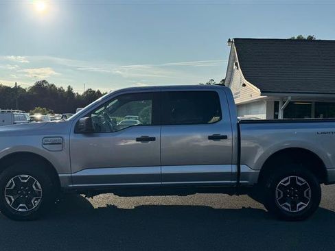 Used 2022 Ford F150 Lightning Pro AWD/4WD image 9