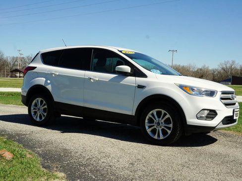 Used 2019 Ford Escape SE image 5