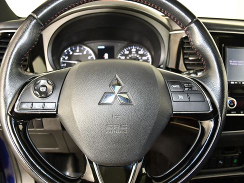 Used 2020 Mitsubishi Outlander LE AWD/4WD image 19