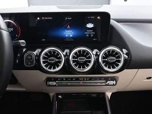 Used 2022 Mercedes-Benz GLA 250 4MATIC w/ Premium Package Lite image 31