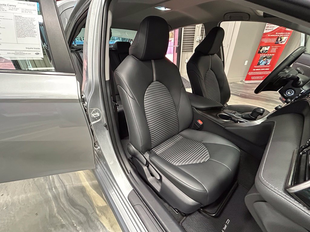 Used 2024 Toyota Camry SE FWD image 5