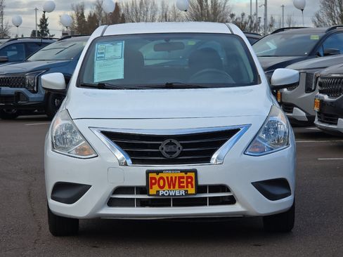 Used 2017 Nissan Versa SV image 9