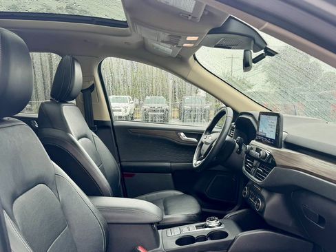 Certified 2020 Ford Escape Titanium w/ Titanium Premium Package 2.0 image 6