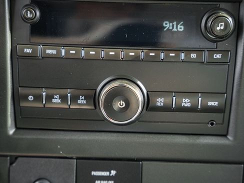 Used 2018 Chevrolet Express 3500 w/ Driver Convenience Package RWD image 27