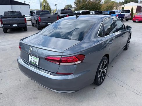 Used 2021 Volkswagen Passat 2.0T SE image 39