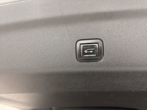 Used 2021 Chevrolet Tahoe LT w/ LT Signature Package image 21