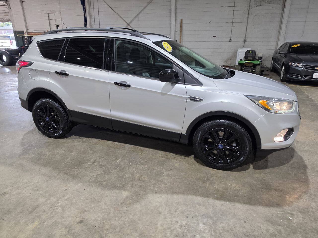 Used 2017 Ford Escape SE w/ Equipment Group 201A AWD/4WD image 15