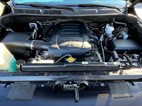 Used 2016 Toyota Tundra SR5 w/ TRD Off Road Package image 9