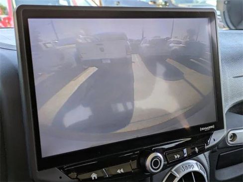 Certified 2015 Jeep Wrangler Unlimited Rubicon w/ Dual Top Group image 22