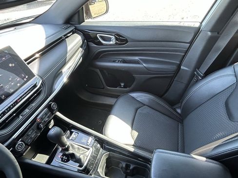 Used 2024 Jeep Compass Latitude w/ Convenience Group image 16