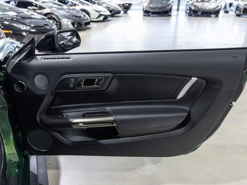 Used 2022 Ford Mustang Shelby GT500 w/ Carbon Fiber Track Pack RWD image 32