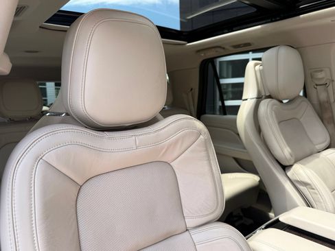 Used 2019 Lincoln Navigator L Reserve AWD/4WD image 16