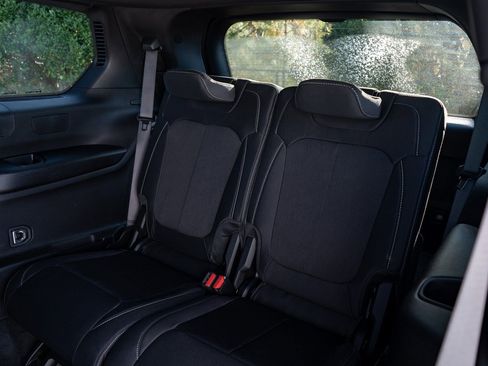 New 2025 Jeep Grand Cherokee L Laredo image 19