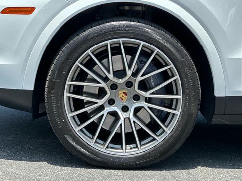 Certified 2023 Porsche Cayenne Platinum Edition AWD/4WD image 31