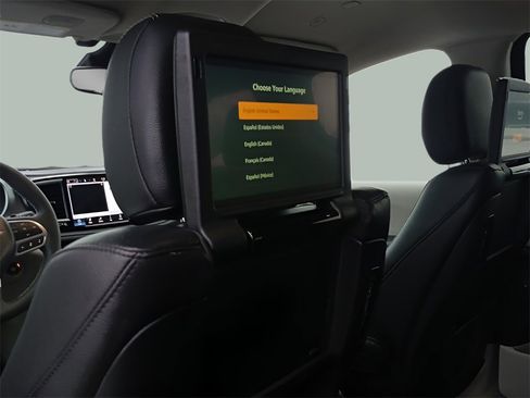 Certified 2022 Chrysler Pacifica Touring-L w/ Uconnect Theater Family Group image 27