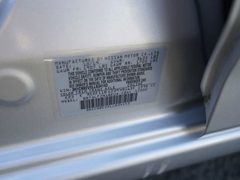 Used 2020 Nissan Versa SV FWD image 9