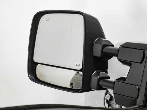 Used 2019 Nissan Titan SL w/ Midnight Edition image 38