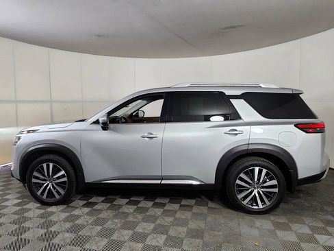 Used 2022 Nissan Pathfinder Platinum w/ Cargo Package AWD/4WD image 4