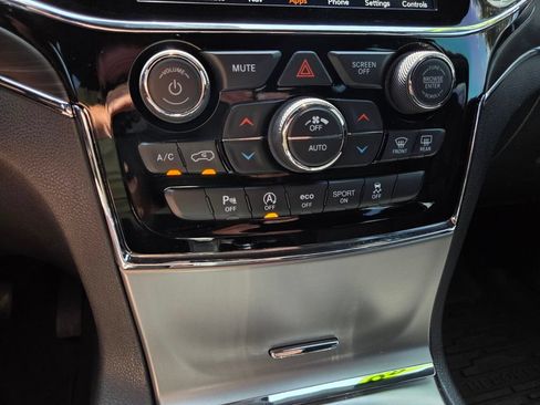 Used 2020 Jeep Grand Cherokee Limited AWD/4WD image 30