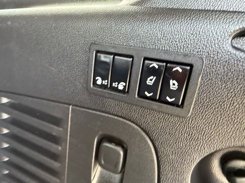 Used 2015 Chevrolet Suburban LT w/ Luxury Package image 13