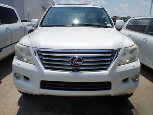 Used 2011 Lexus LX 570 4WD w/ Luxury Pkg image 2