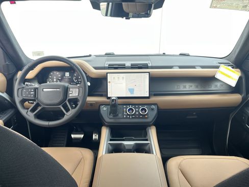 Used 2025 Land Rover Defender 90 V8 AWD/4WD image 13