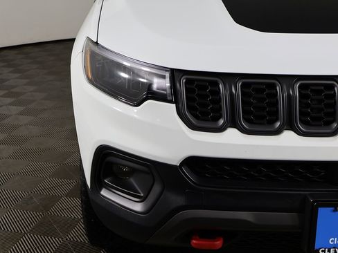 Used 2025 Jeep Compass Trailhawk AWD/4WD image 11