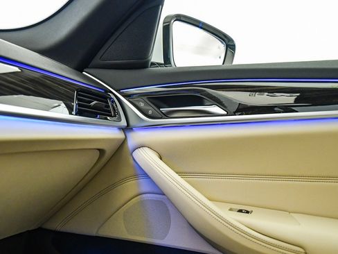 Certified 2023 BMW 530e w/ Convenience Package image 28