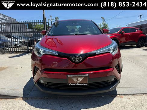 Used 2018 Toyota C-HR XLE FWD image 2