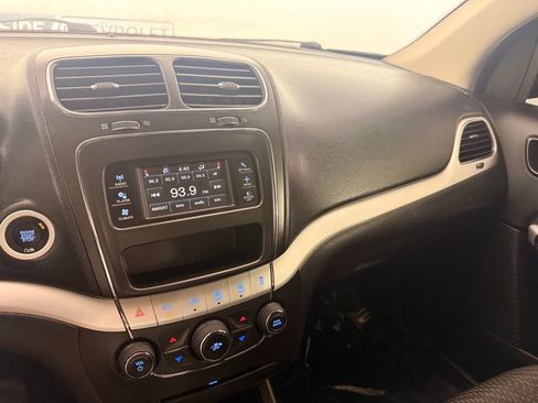 Used 2019 Dodge Journey SE w/ Connectivity Group FWD image 30