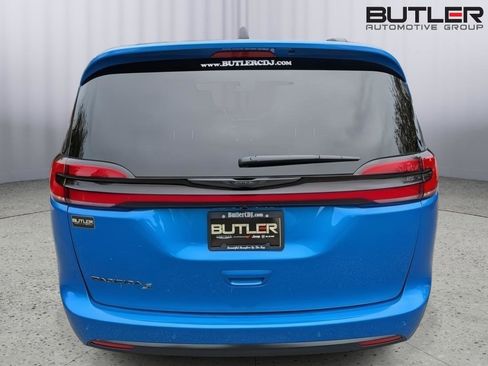 New 2026 Chrysler Pacifica Select FWD image 5