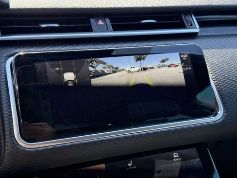 Used 2022 Land Rover Range Rover Velar R-Dynamic S image 21