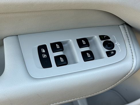 Certified 2023 Volvo XC60 B5 Plus w/ Protection Package Premier image 12