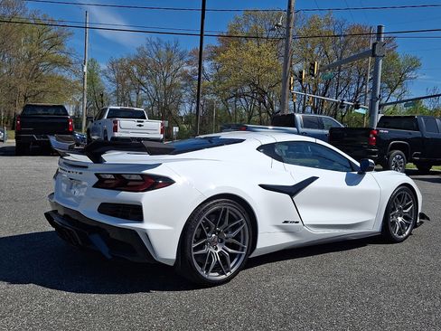Used 2025 Chevrolet Corvette Z06 w/ Z07 Performance Package RWD image 6