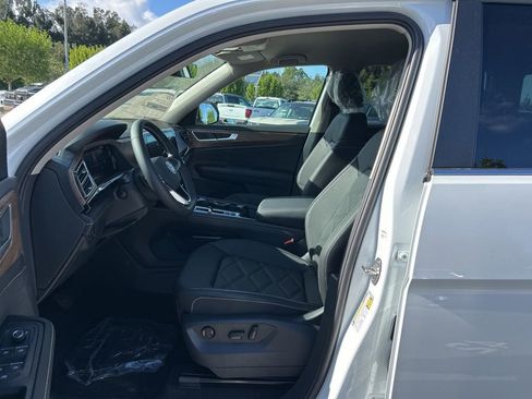 New 2026 Volkswagen Atlas SE image 9