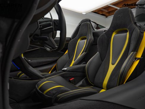 Used 2023 McLaren 720S Spider image 25