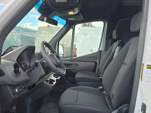 Used 2025 Mercedes-Benz Sprinter 2500 image 22