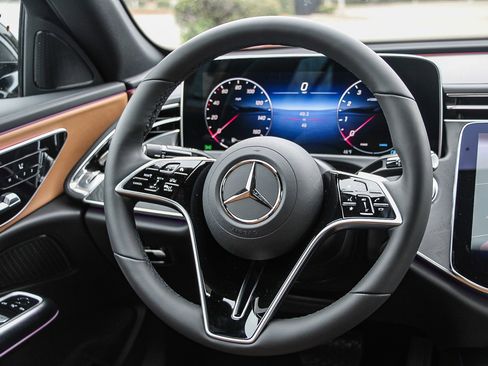 New 2026 Mercedes-Benz E 350 4MATIC Sedan image 15