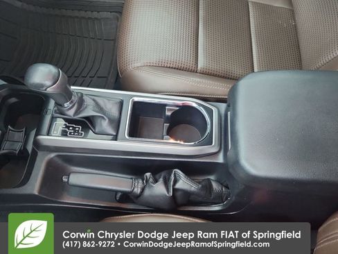 Used 2017 Toyota Tacoma Limited image 27